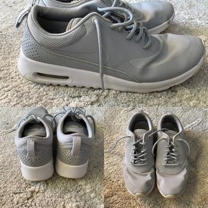 Nike light grey sneakers